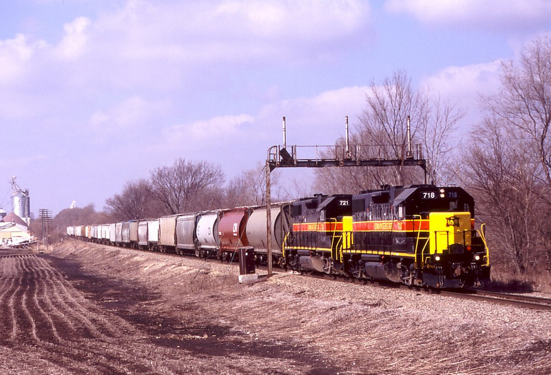 IAIS 718 leads the 721 on RIPE-26 on 2/26/05 at Atkinson, IL.  Photo by Erik Rasmussen.