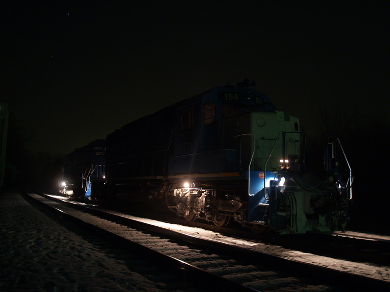 IAIS 154 and 2672 Idle through the Night at Bureau, December 30, 2007