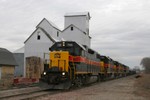 705 leads BICB west at Downey on Wednesday morning (27-Dec-2006)