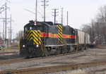 IAIS 483 West on BUNTXH-25 rejoins the IAIS main (right) at 7th Street East Moline on 25-Nov-2003.