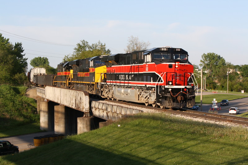 513 leads BICB across US 6 at Altoona, IA on 5-18-10