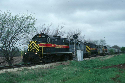 IAIS 900 East leads a EB ATRI Grain Train West of Anita in May of 1998.