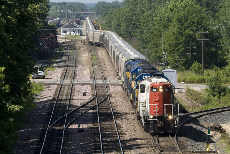 ICE 114 pilots a detouring 171, departing Nahant Yard in Davenport, IA.