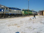 With the Rail Link crew starting to pull, Chris makes a hasty grab-n-go with the tripod.