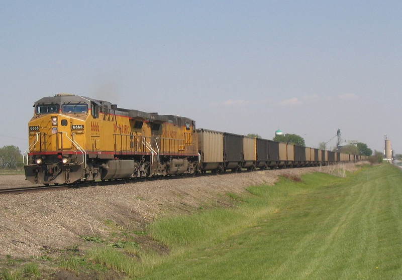 UP 6666 West, CPWNA-04, departs Mineral, IL on 5/5/05.