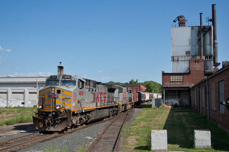 Now with a CP crew, KCS 4609 continues west at 1st St; Davenport.