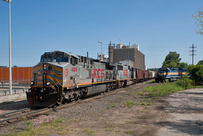 DME 6052 holds with 273 while the KCS grain departs West Davenport.