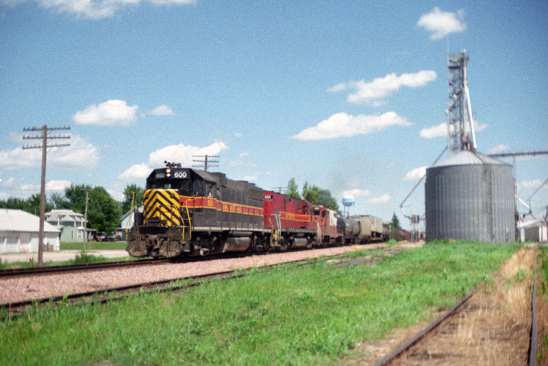 IAIS 600 West @ Stuart, IA.  July 17, 1995.