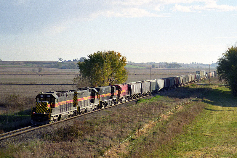 IAIS 101 West between Ladora & Victor, IA.   October 24, 1998.