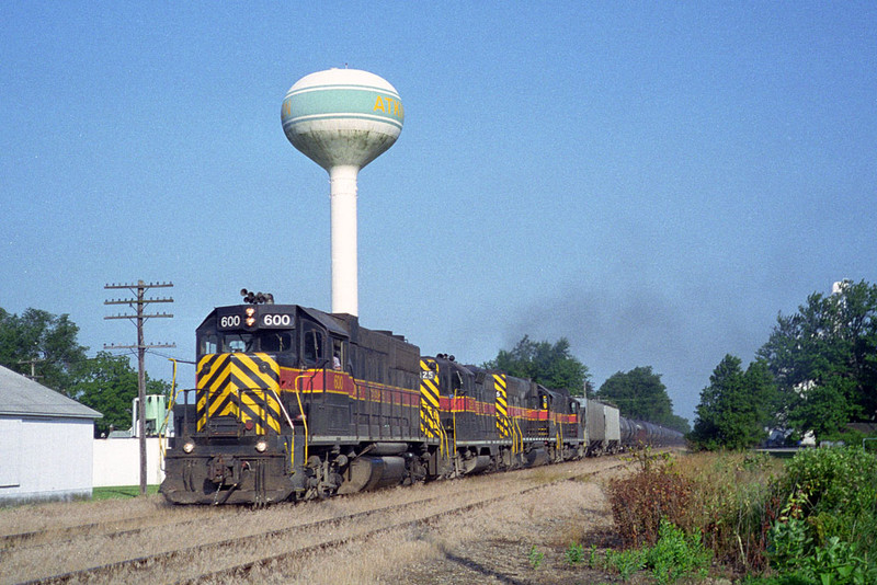 IAIS 600 East @ Atkinson, IL.  June 27, 1998.