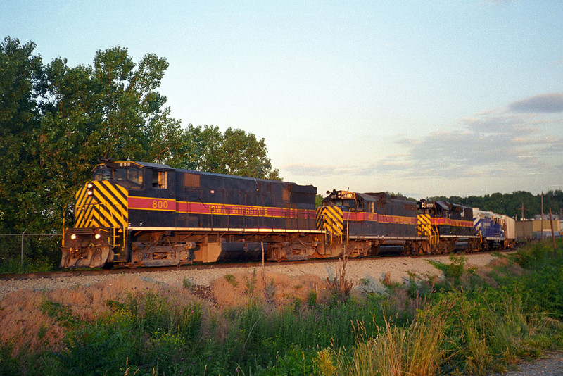 IAIS 800 West @ Rock Island, IL.  June 6, 1998.