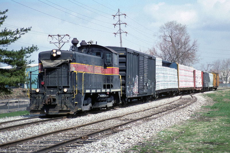 IAIS 250 with RISW-16 @ 13th Ave; Rock Island, IL.  April 16, 2001.
