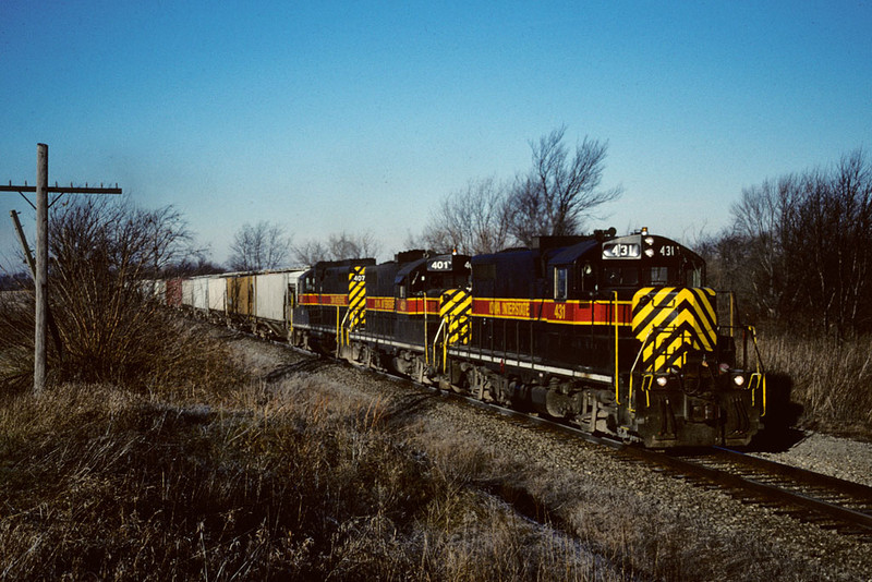 IAIS 431 with RIPE-21 @ 1200E near Geneseo, IL.  December 21, 2001.