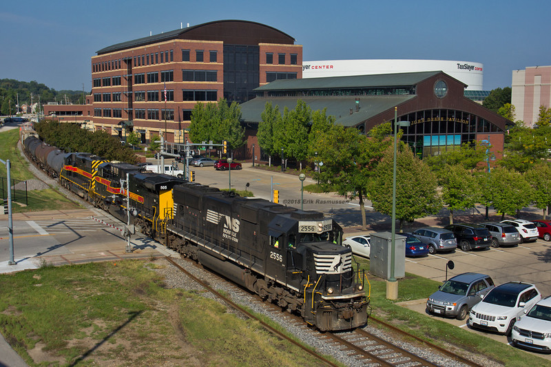 NS 2556 leads CBBI-21 at Moline, IL.  August 22, 2018.