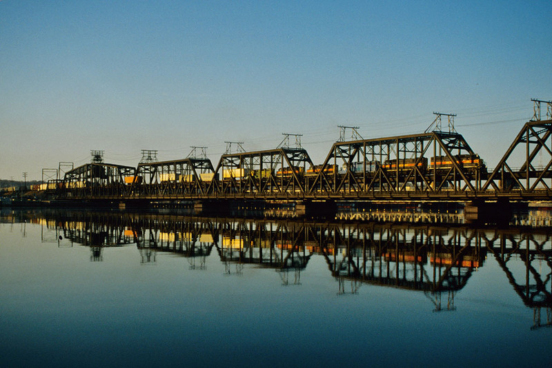 IAIS 625 with BICB-10 @ Government Bridge; Davenport, IA.   April 11, 2003.