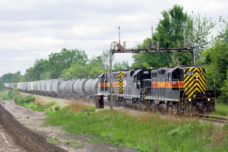 IAIS 325 with RIPE-31 @ Atkinson, IL.  May 31, 2003.