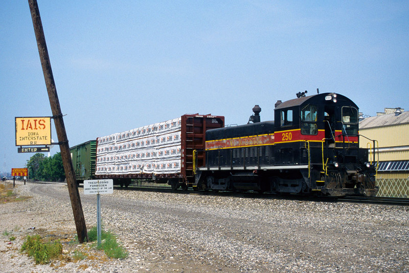 IAIS 250 with RISW-25 @ 44th St; Rock Island, IL.  June 25, 2003.