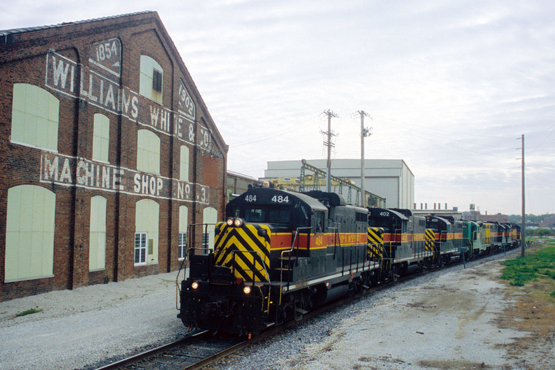 IAIS 484 with BICB-22 @ 6th St; Moline, IL.  April 23, 2004.