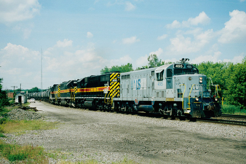 IAIS 495 detouring on BNSF @ Barstow, IL.  June 6, 2004.