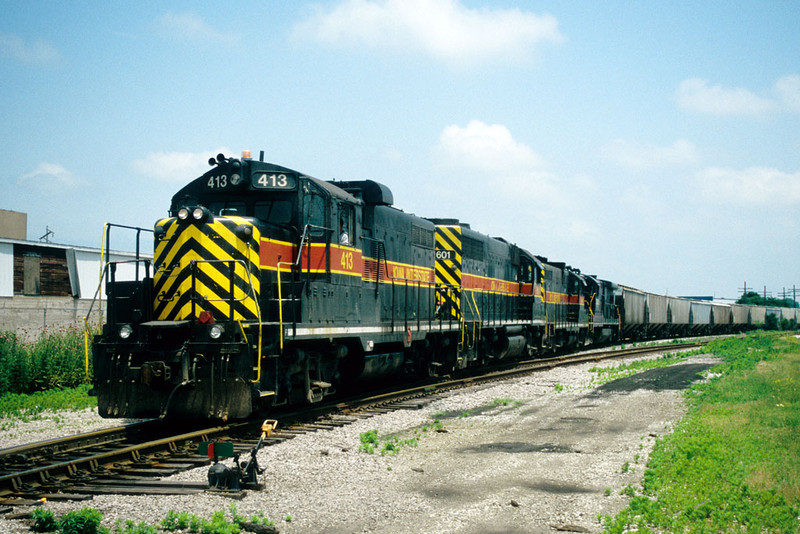 IAIS 413 with PERI-11 @ 23rd St; Moline, IL.  June 11, 2004.