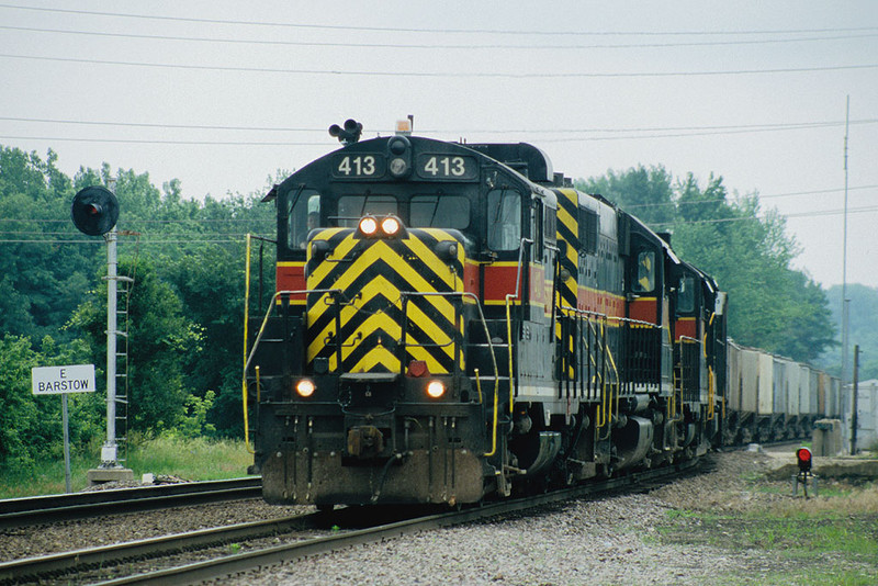 IAIS 413 with PERI-11 detouring on BNSF @ Barstow, IL.  June 11, 2004.