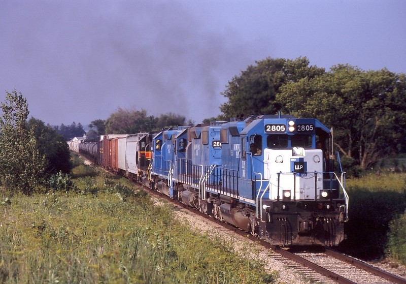 LLPX 2805 with CRIC-24 @ Fairfax, IA.  June 24, 2005.