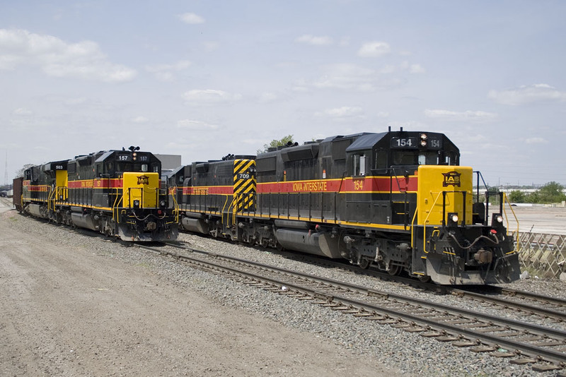 CBBI-11 & RISW-12 @ 44th St; Rock Island, IL.  May 12, 2009.