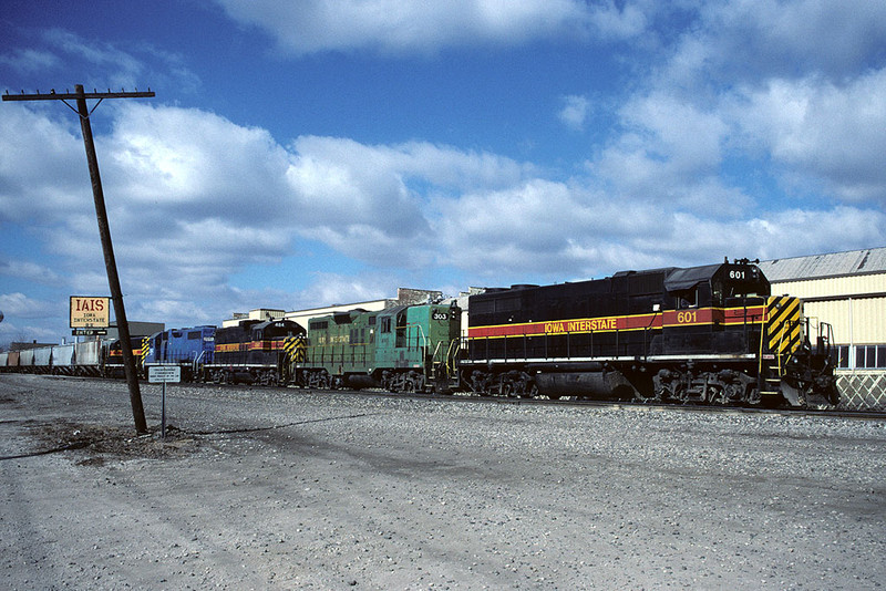 IAIS 601 with RIPE-16 @ 44th St; Rock Island, IL.  February 16, 2002.