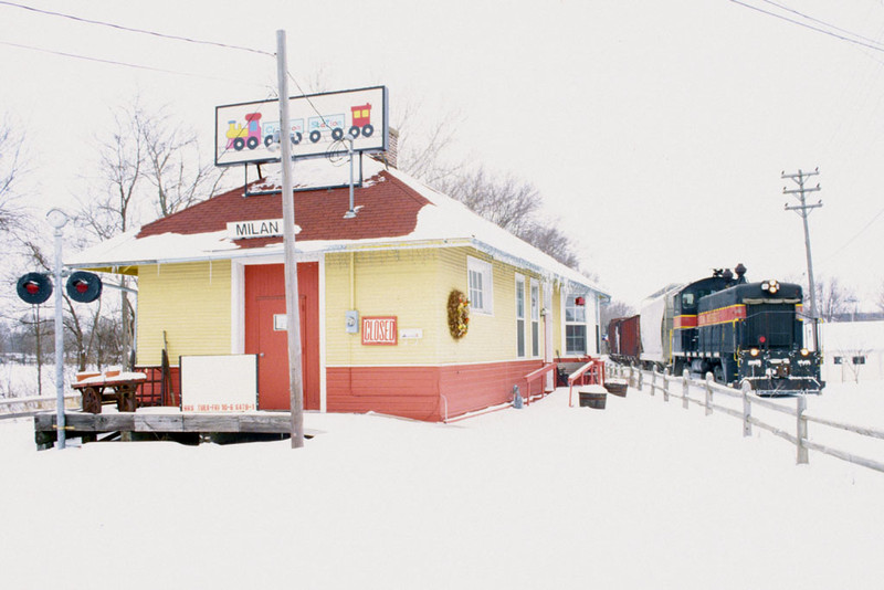 IAIS 250 with RISW-04 @ Milan, IL.  March 4, 2002.