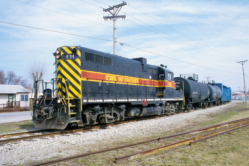 IAIS 431 with RISW-18 @ Andalusia Rd; Milan, IL.  March 18, 2002.