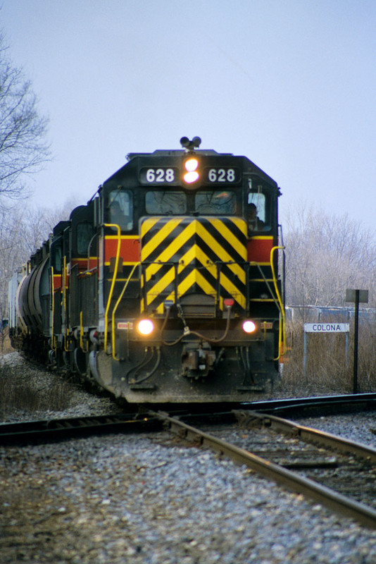 IAIS 628 with RIPE-18 @ Colona, IL.  March 18, 2002.