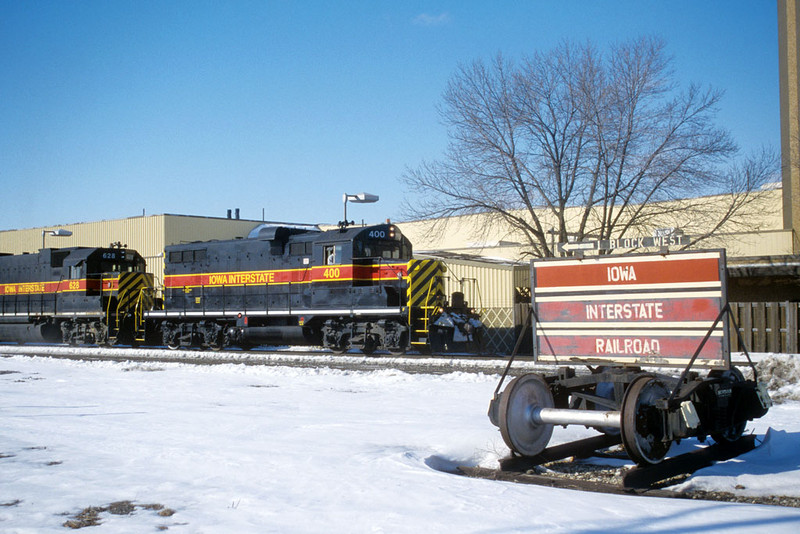 IAIS 400 with CRPE @ 44th St; Rock Island, IL.  February 11, 2004.