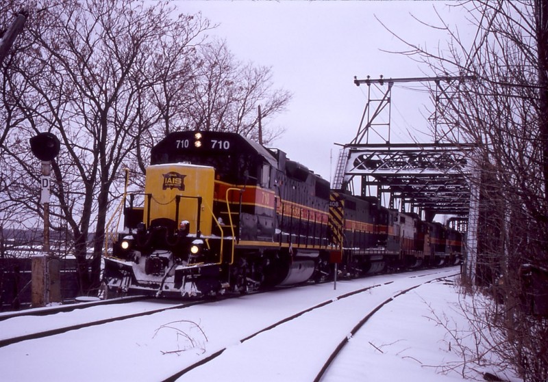 IAIS 710 with BICB-06 @ Government Bridge; Davenport, IA.  January 7, 2005.