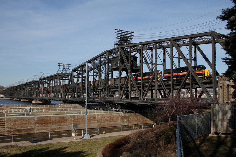 IAIS 711 with CRPE-10 @ Government Bridge; Rock Island, IL.  January 10, 2007.