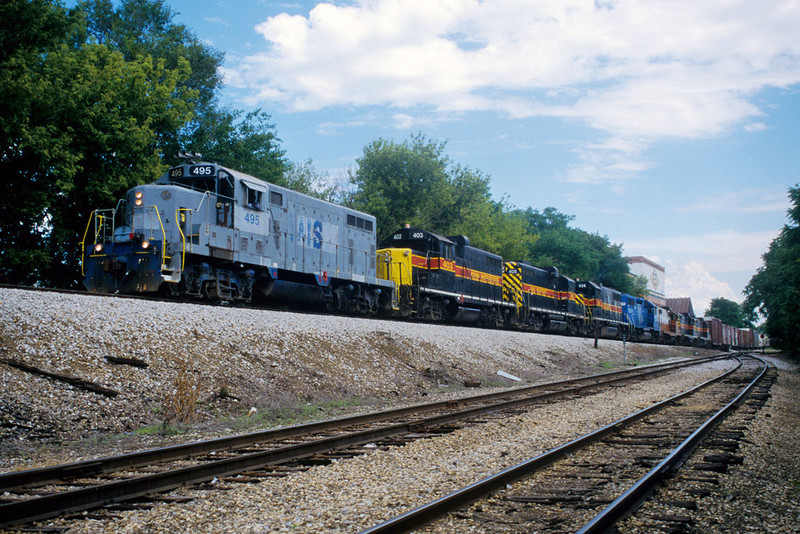 IAIS 495 with BICB-01 @ Missouri Division Jct; Davenport, IA.  August 2, 2003.