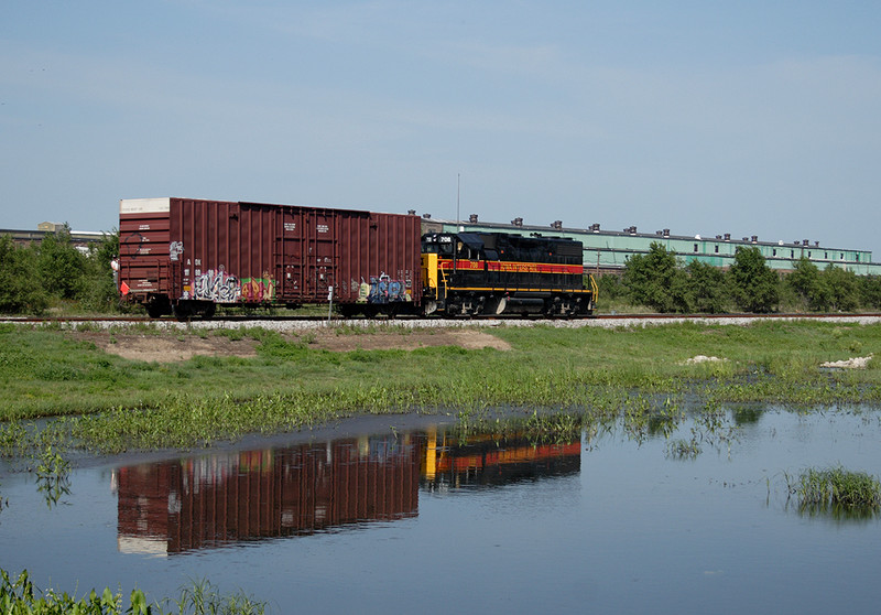 IAIS 708 with RISW-30 @ Silvis, IL.  July 30, 2006.