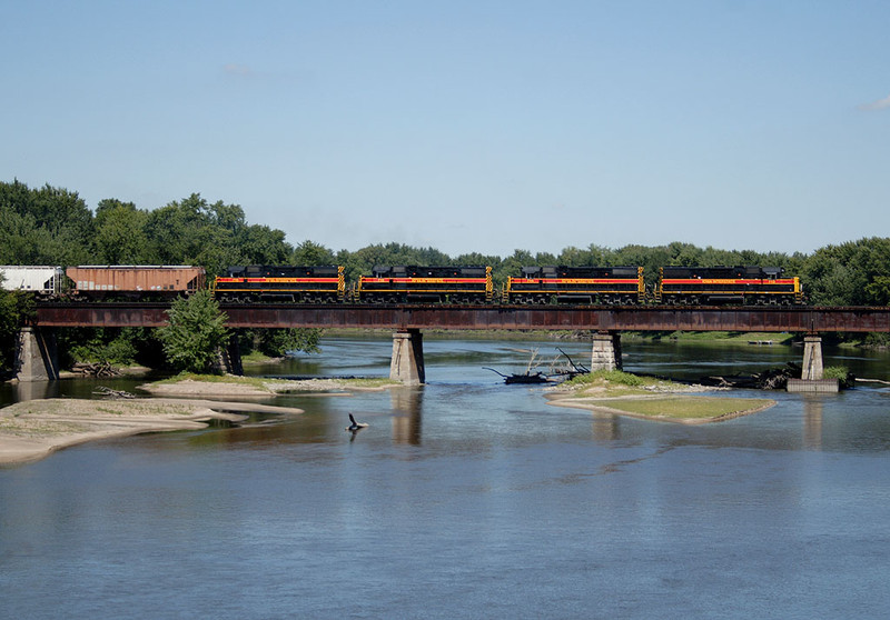 IAIS 713 with CBBI-01 @ Cedar River; Moscow, IA.  September 2, 2006.