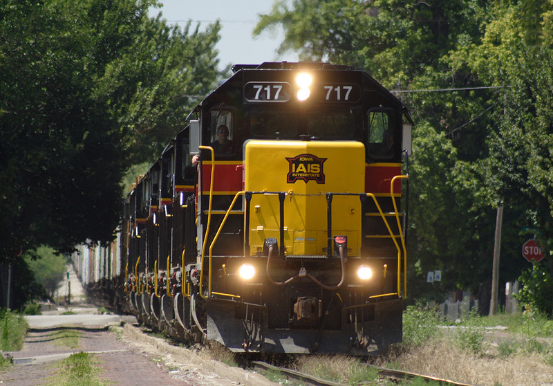 IAIS 717 with CBBI-27 @ 5th St; Davenport, IA.  July 28, 2006.