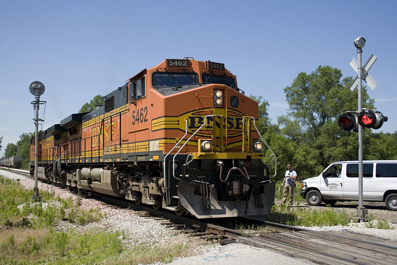 BNSF lite power arrives @ Carbon Cliff, IL to pick up a loaded feed train.   August 22, 2007.