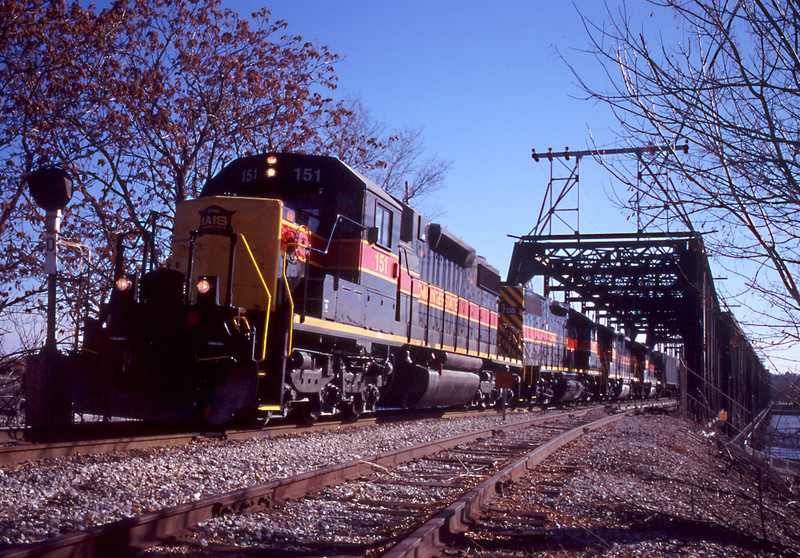 IAIS 151 with BICB-22 @ Government Bridge; Davenport, IA.  November 23, 2005.