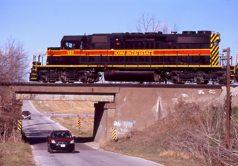 IAIS 151 with BICB-22 @ Wisconsin Ave; Davenport, IA.  November 23, 2005.