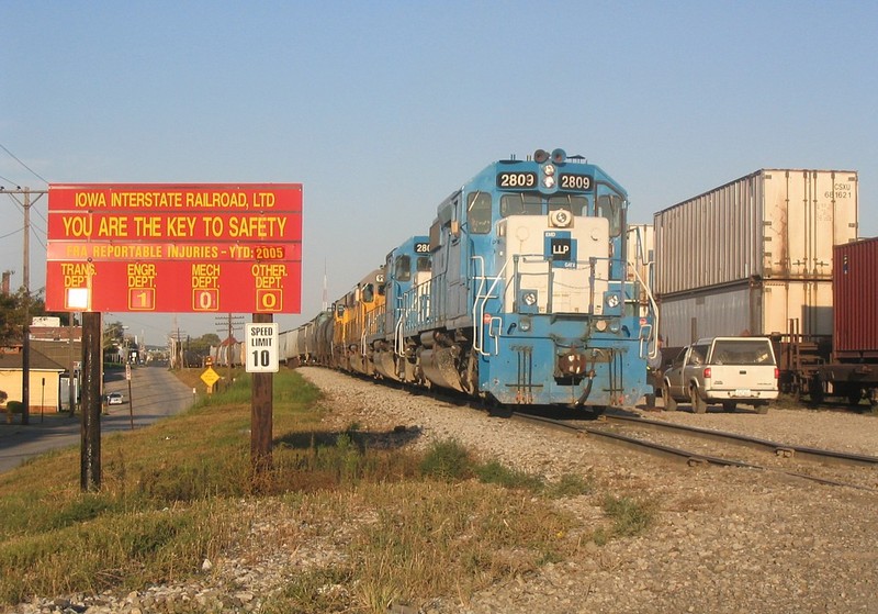 LLPX 2809 with ICRI-01 @ Rock Island, IL.  October 1, 2005.