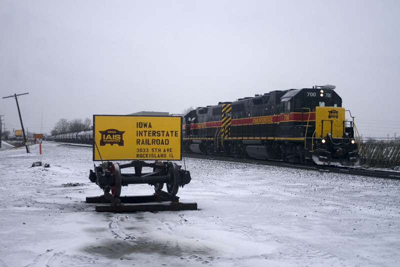 RISW-01 @ Rock Island, IL.  Check out the new sign!  December 1, 2008.