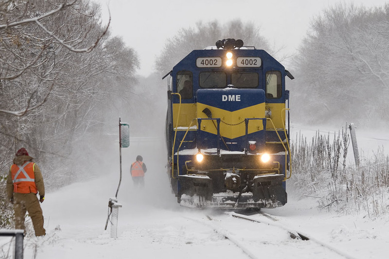 DME 4002 delivers interchange to the IAIS at Missouri Division Jct; Davenport, IA.  December 9, 2009.