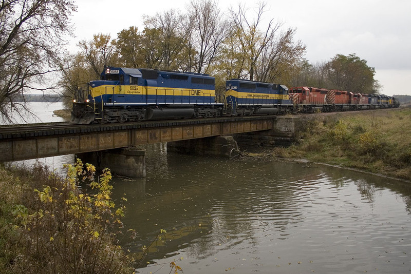 DME's 171-27 @ Montpelier, IA.  IAIS 512 in tow.   October 28, 2009.