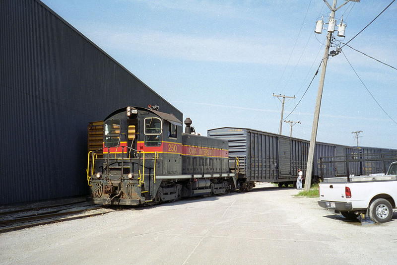 IAIS 250 at the Macmillan Bloede switchback in Rock Island, IL.