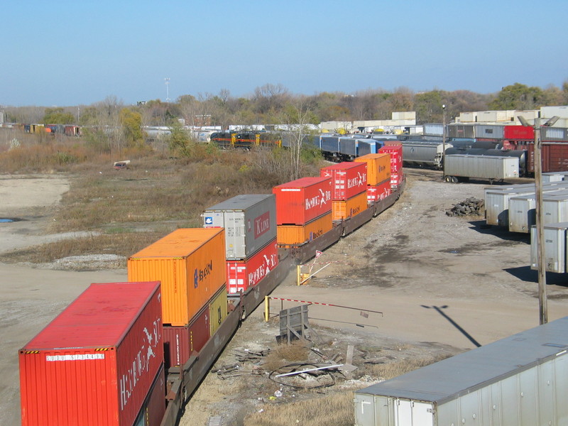 Looking north; the crew is pulling the pigs up to 119th St. to add them to the rear end of the road freight.  Nov. 3, 2006.