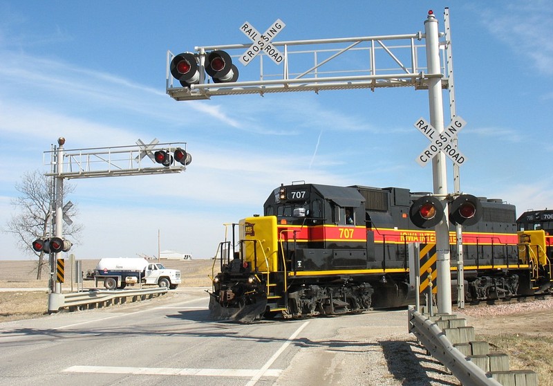 BICB-14 @ US 6; West Liberty, IA.  Note the railfan in the propane truck (Hi Barry!).