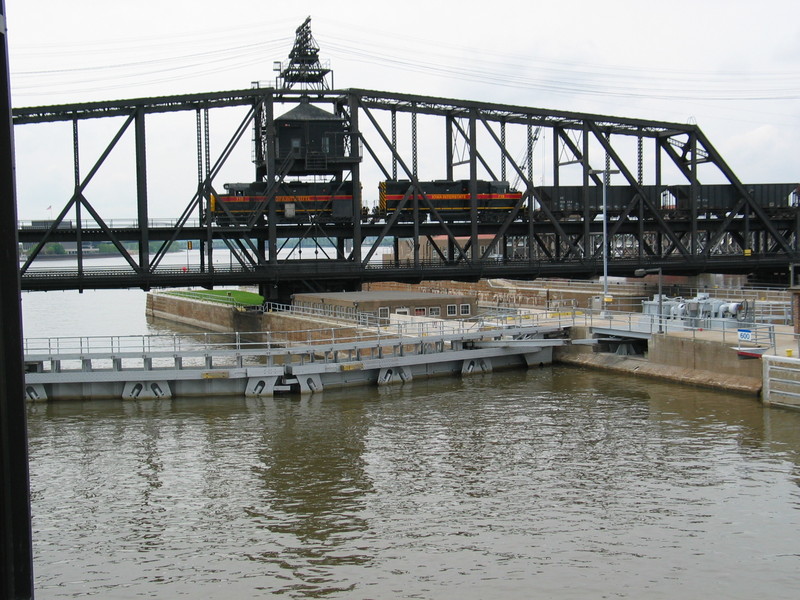 Arsenal bridge swing span.