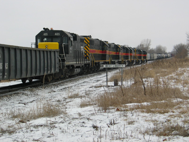 Looking west at West Lib.  On the siding is that extra CR job.